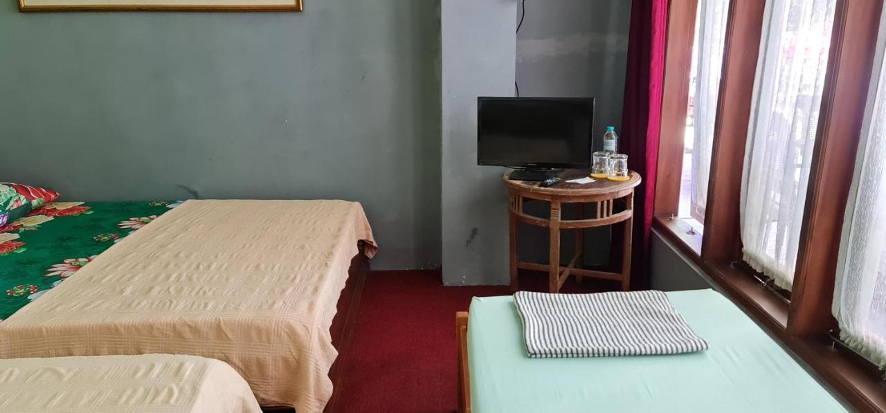 Homestay Triniti Lembang Esterno foto