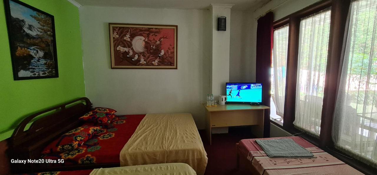Homestay Triniti Lembang Esterno foto