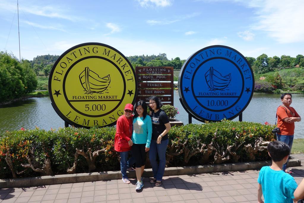 Homestay Triniti Lembang Esterno foto