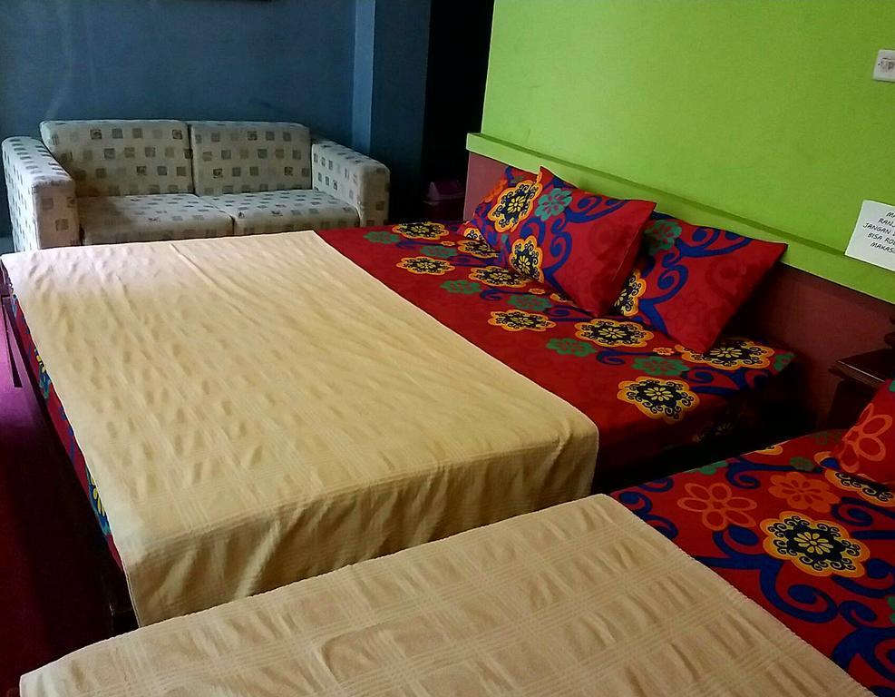 Homestay Triniti Lembang Esterno foto