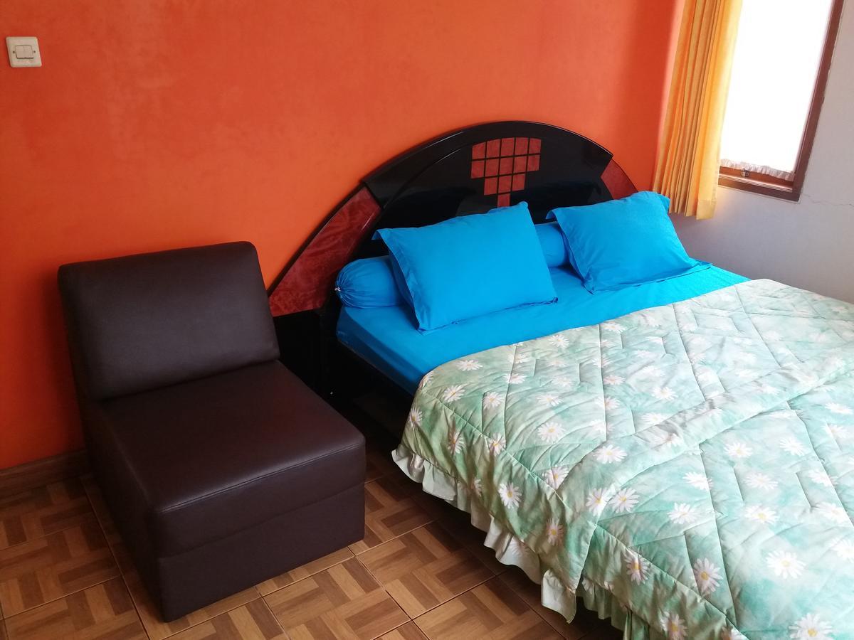 Homestay Triniti Lembang Esterno foto
