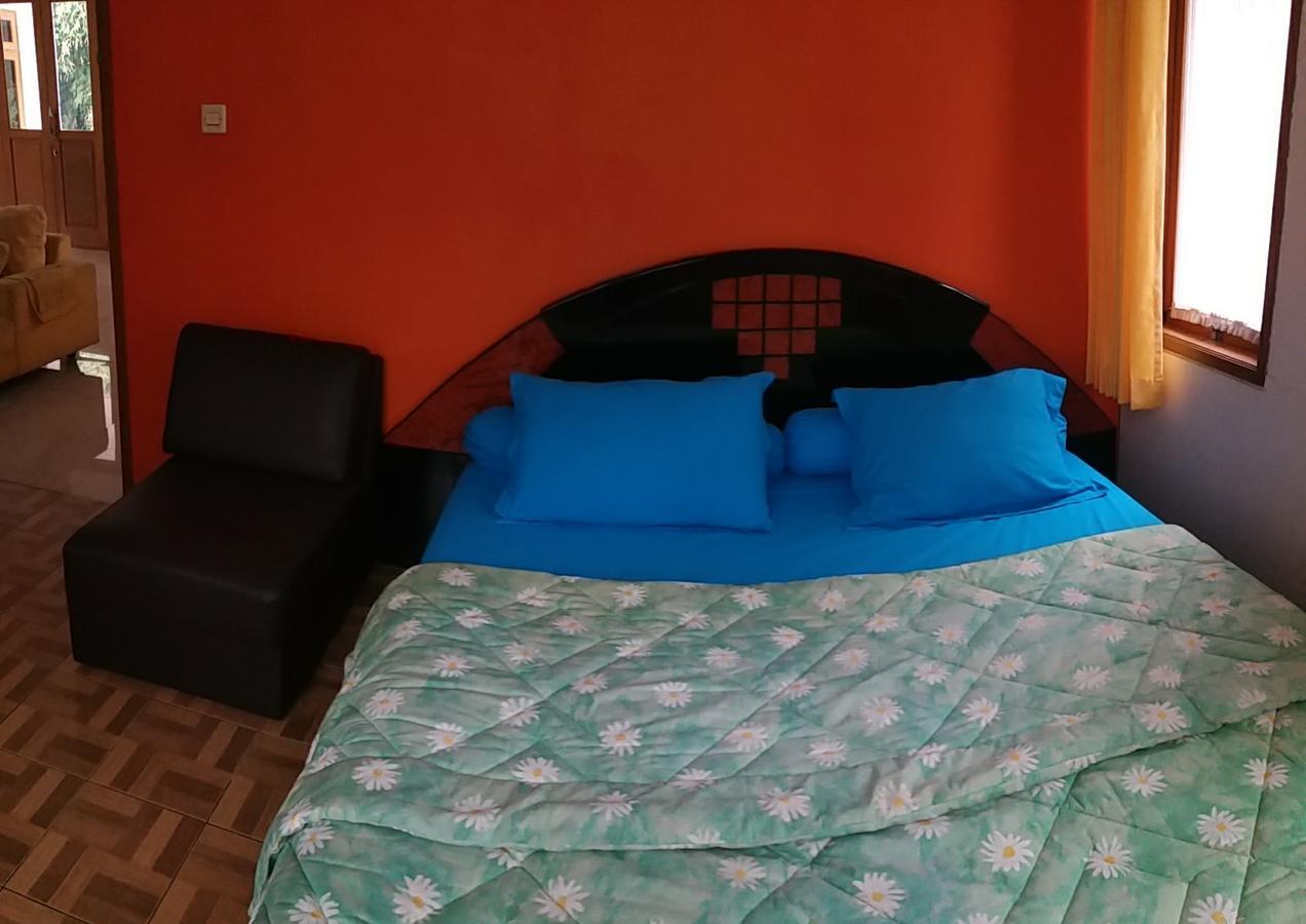 Homestay Triniti Lembang Esterno foto