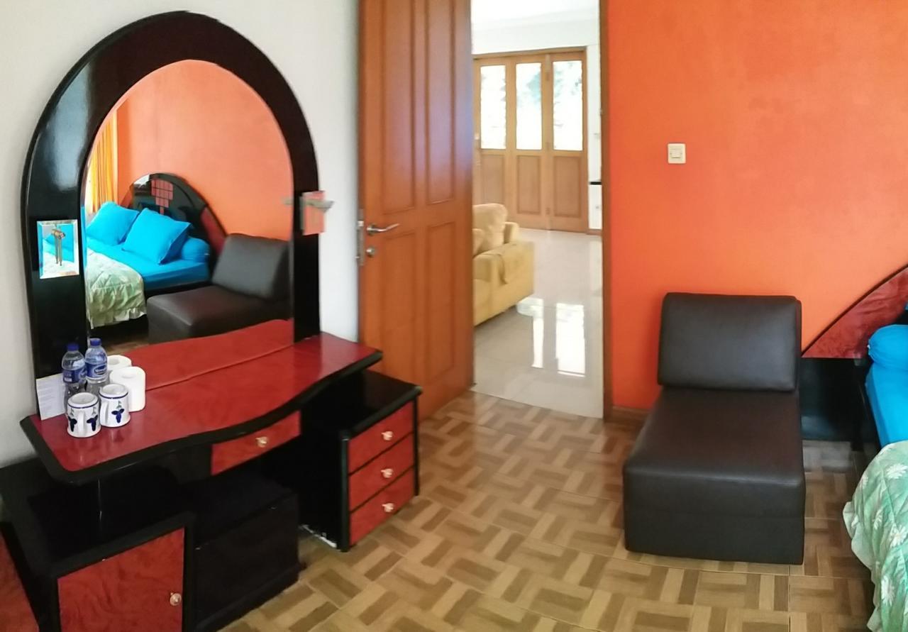 Homestay Triniti Lembang Esterno foto