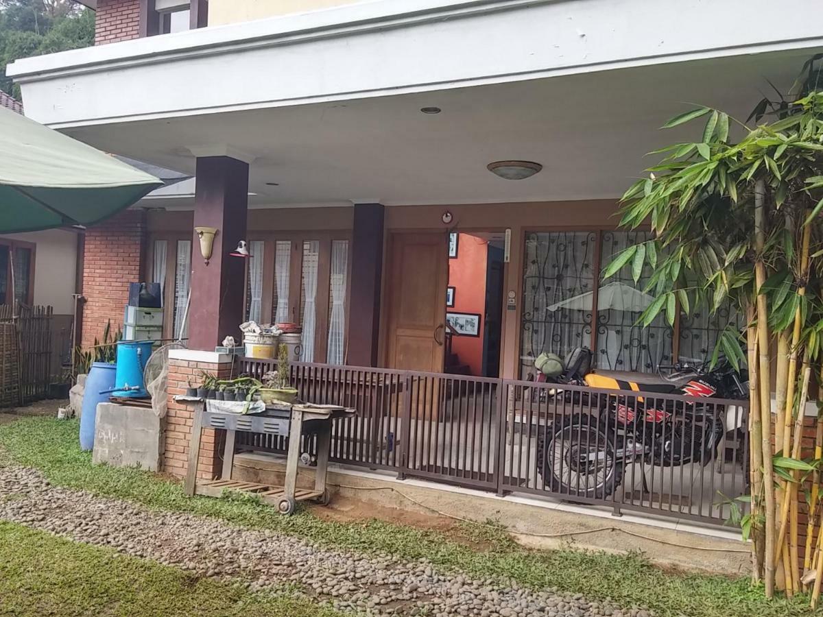 Homestay Triniti Lembang Esterno foto